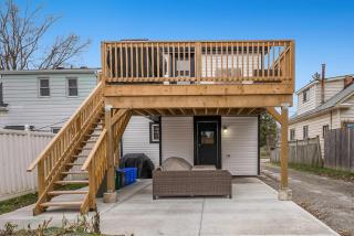 Welcome To Our Modern 2Bdrm,1Bth w, Laundry,BBQ - 8