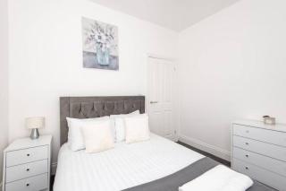 Brooklyn Flat- Upstairs Flat - 9