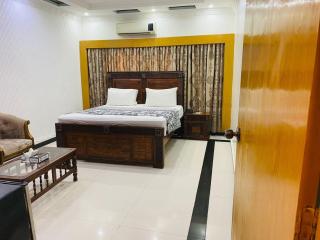 Family Lodge Guest House - 4