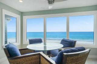 Bogey's Beach House - Beachfront Vacation Home with a Gulf View & Huge Deck - 0