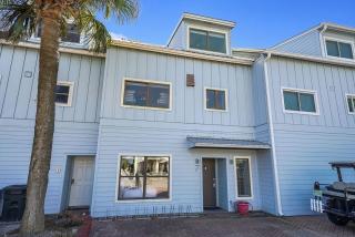 Bogey's Beach House - Beachfront Vacation Home with a Gulf View & Huge Deck - 6
