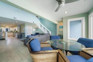 Bogey's Beach House - Beachfront Vacation Home with a Gulf View & Huge Deck - 2