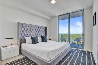 Luxury 2 Bedroom Corner Condo Walk to Design District, Infinity pool with Bay and City views, Gym, Free Parking Spot - 9