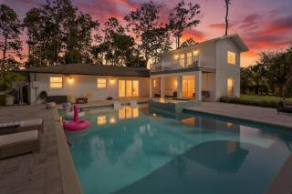 Naples Retreat – Family Oasis - 0
