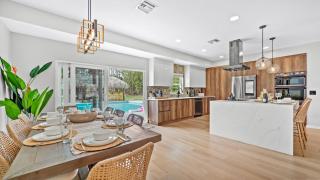 Naples Retreat – Family Oasis - 9