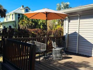 Welcome to your downtown cozy Fort Myers getaway - 3