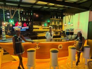 Chic Premium Hotel - 2