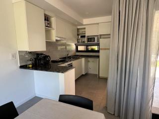 Casa con Pileta, Parrilla y Jardín en Rosario, Funes, Santa Fe - 2