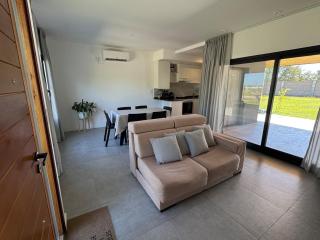 Casa con Pileta, Parrilla y Jardín en Rosario, Funes, Santa Fe - 9