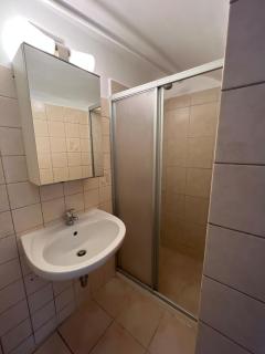 Yellow House Apartments - Top 5 - 9