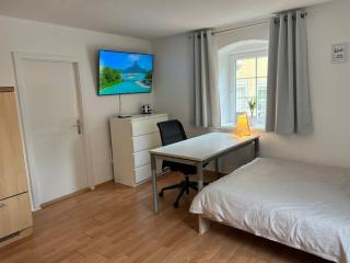 Yellow House Apartments - Top 5 - 4