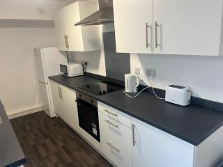 Cosy 4 bed House - 6