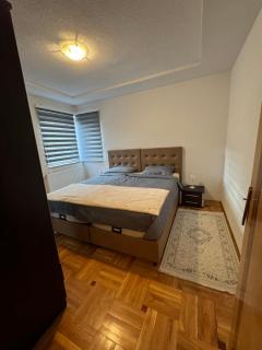 Golden Lilly Apartment - 4