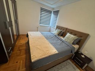 Golden Lilly Apartment - 3