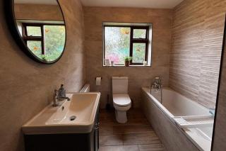 3 Bed Cottage Sleeps 7 - Nearby Airport - Pets Ok - 8