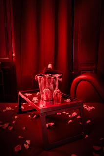 Love Room, L'interdit - 3