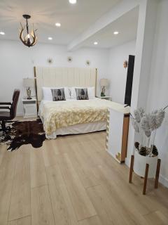 Riverfront Cottage Sauna Canoe Included Kids Playroom Nature Escape - 2