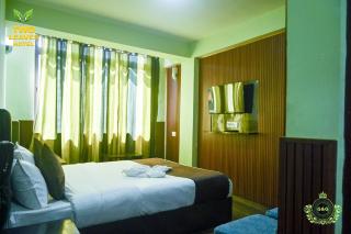 Two Leaves Hotel & Restaurant - 9