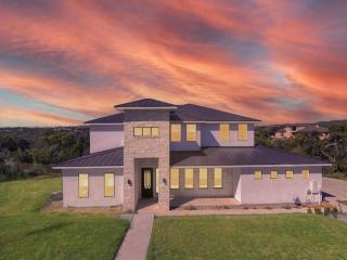 Create Lifelong Memories- Lake Views, Infinity Pool, Jacuzzi & Pickleball - 5