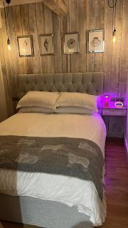 White River Retreats luxury lodges with Private Wood Fired Hot Tubs - 1