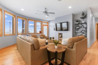 Coastal Blue Steps to North Beach Family & Dog Friendly Home - 1