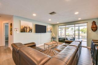 4 Mi to Beach! Waterfront New Port Richey Retreat - 9