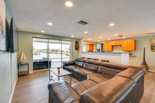 4 Mi to Beach! Waterfront New Port Richey Retreat - 5