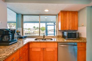 4 Mi to Beach! Waterfront New Port Richey Retreat - 3