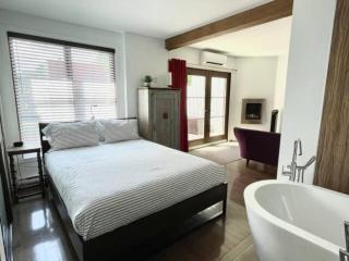 Chouette loft urbain avec foyer - 4