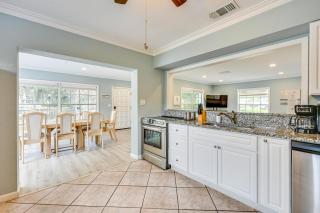 Relax on the Grand River! Bright Waterfront Home - 1