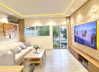 private villa with swimming pool - 1