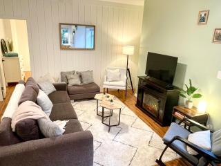 Spacious & Family Friendly Mountain Base Stay - The Grouse Hideaway - 4