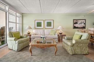 Spacious 3 Bedroom English Towers Unit with Bayside Views and Indoor Pool! - 5