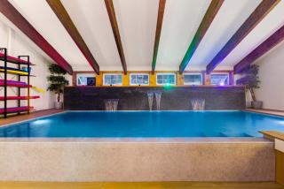 Myrtle Villa 7BR Near Mount Snow with Indoor Heated Endless Style Pool Outdoor Hot Tub - 7