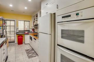Beachfront Living in Long Beach: 2,500 Sq Ft Condo - 3