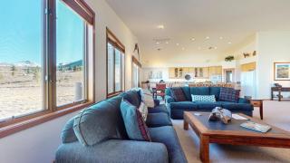 Snowcreek V #819 condo - 1