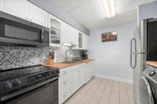 3 Bedroom Spacious English Towers Condo with Indoor Pool! - 1