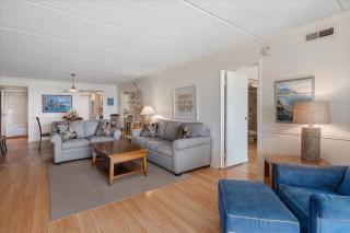Peaceful Ocean Views from this 3 Bedroom Condo in English Towers with an Indoor Pool! - 7