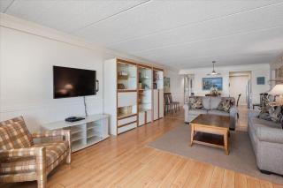 Peaceful Ocean Views from this 3 Bedroom Condo in English Towers with an Indoor Pool! - 4