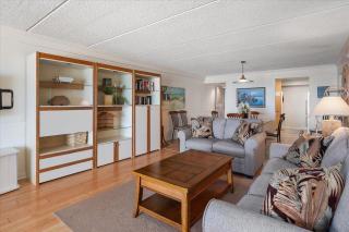 Peaceful Ocean Views from this 3 Bedroom Condo in English Towers with an Indoor Pool! - 3