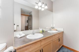 Evergreen Escape - 2 Bedroom Condo with Pool & Hot Tub - 1