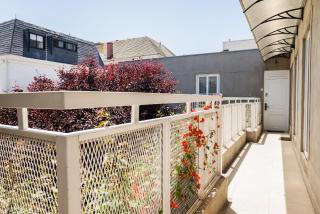 Chic 1BR for 4 Bellavista Metro & Hospital Access - 7