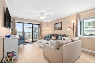 Come Relax in this Charming 2 Bedroom Ocean Front Condo! - 9