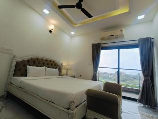 Ultra Luxe 4BHK Apartment with Sea View in Panjim - 9