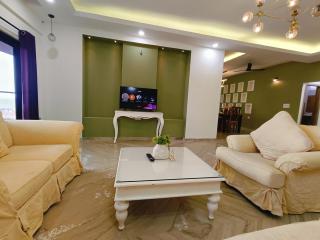 Sea View 4BHK Apartment in Panjim with Pool & Balcony - 7