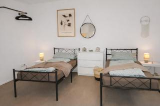 Helle geräumige 80 qm Wohnung - 5 min von Friedberg - Self Check-In - 9