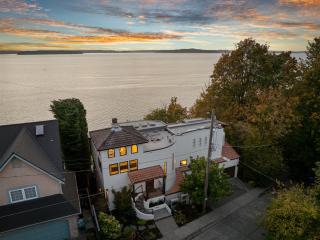 Wander West Seattle - 2