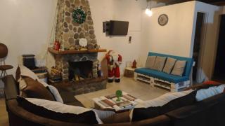 Casa Rustica con chimenea en su interior, rodeado de los cuatro elementos tierra, fuego, aire y agua, ubicada en sector tranquilo, para descansar en familia o amigos, - 2