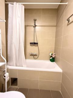 One-Bedroom Apartment with Terrace, Sea View, Pool and Spa Lavender Bay Morinj - 1