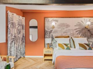 L'Evasion Tropicale - idéal couple - sauna - baignoire balnéo LED - TV 4K Ambilight 130cm - parking gratuit à 2 pas du logement - wifi - maison médiévale sur 2 étages - entièrement rénovée 37m2 - Bargemon - 1